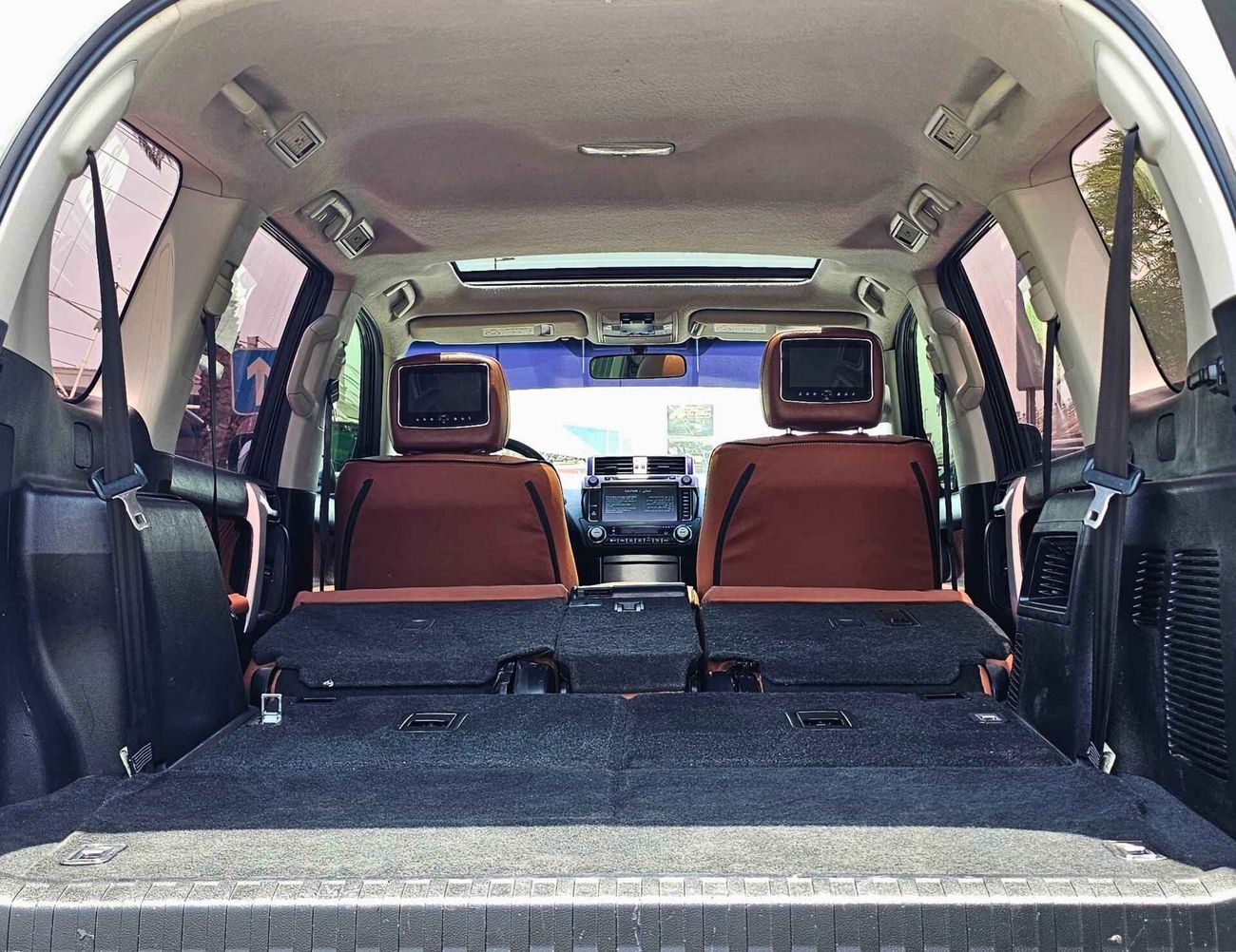 تويوتا برادو VXR/ V4 2.7L/ FULL OPTION/ SUNROOF/ ELECTRIC LEATHER SEATS/ HEADS REST TV/ DOWN TYRE/ LOT# 39672