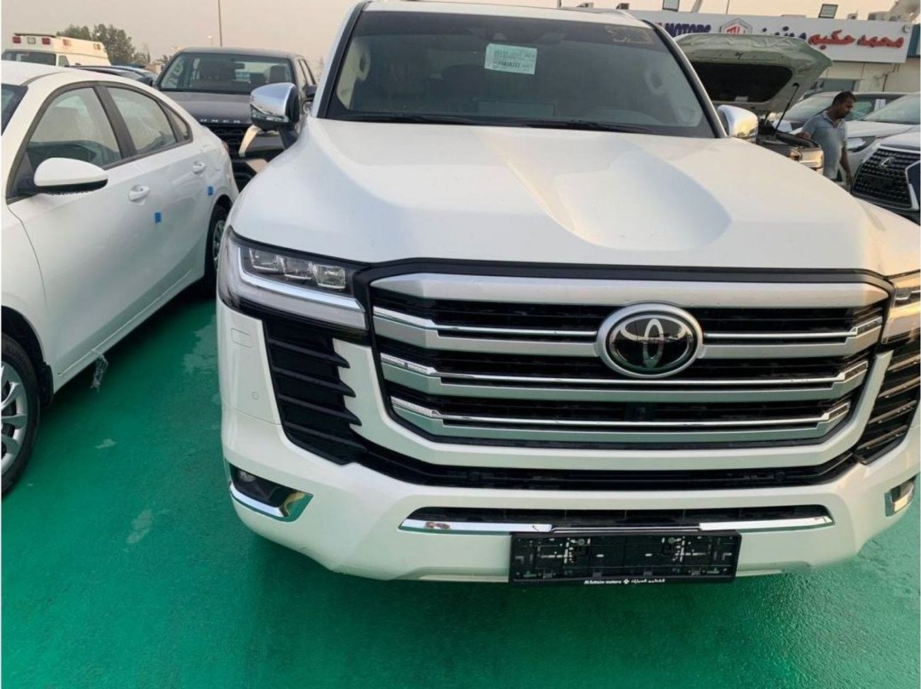 تويوتا لاند كروزر 2025 TOYOTA LAND CRUISER LC300 4.0L VXR WHITE - BEIGE AUTOMATIC FULL OPTION