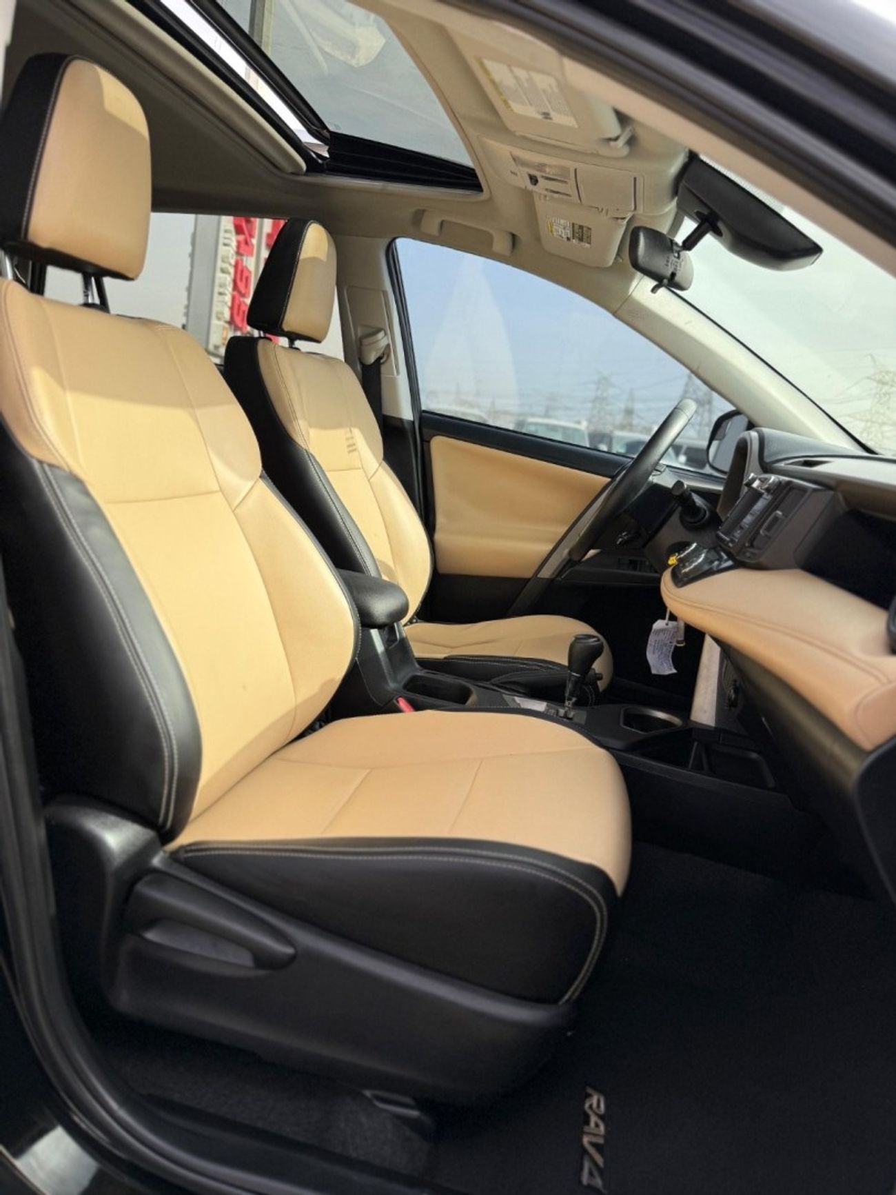 تويوتا راف ٤ XLE, leather seats, sunroof ,push start