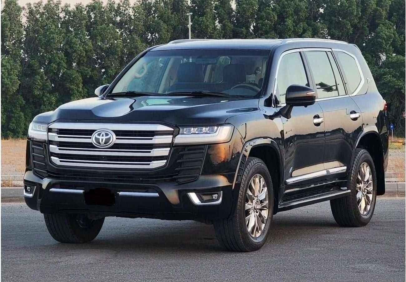 Toyota Land Cruiser 2017 Modified to 2024 VXR Full Option Very Clean Sunroof | CoolBox | Electric Seats | Leather Seats