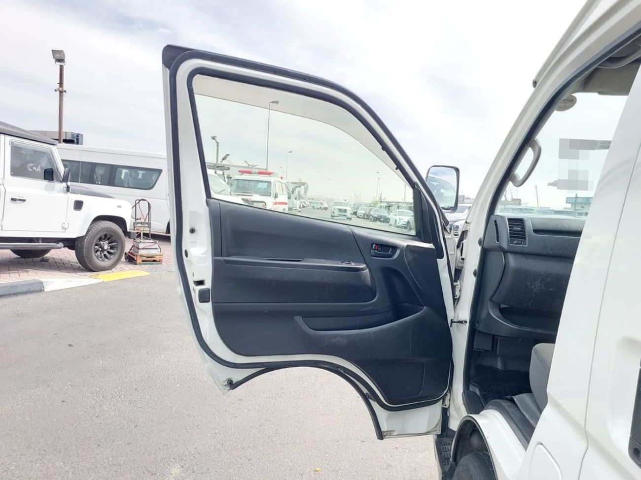 Toyota Hiace TOYOTA HIACE COMMUTER VAN RHD 2014 MODEL 2.7 L PETROL AUTOMATIC(PM47858)