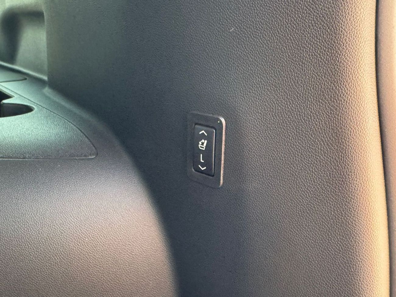 Cadillac Escalade CADILLAC ESCALADE ESV EXECUTIVE LWB 2025