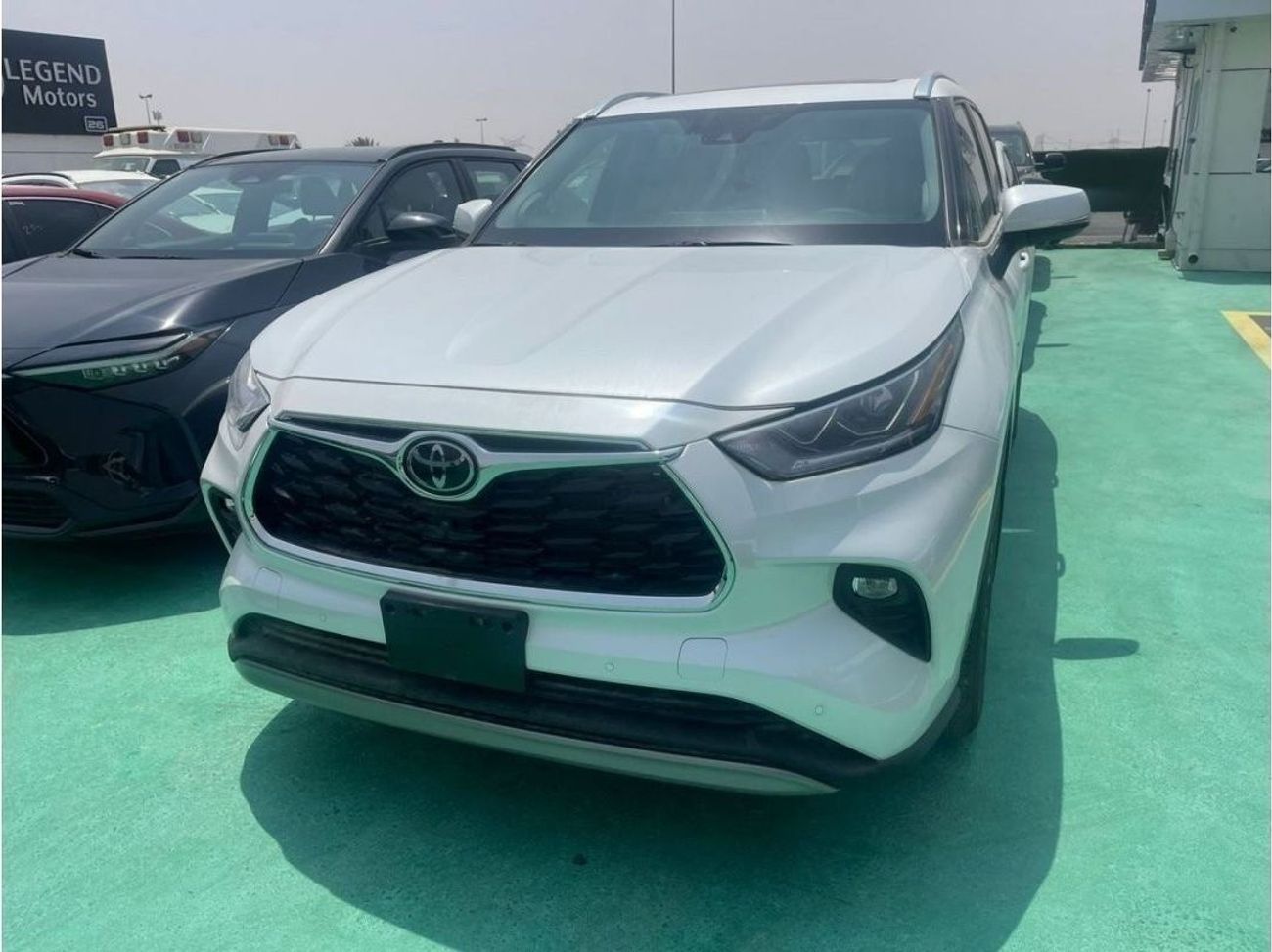 تويوتا هايلاندر 2024 TOYOTA HIGHLANDER PLATINUM 2.5L petrol AUTOAMTIC SUNROOF AWD ZERO KM
