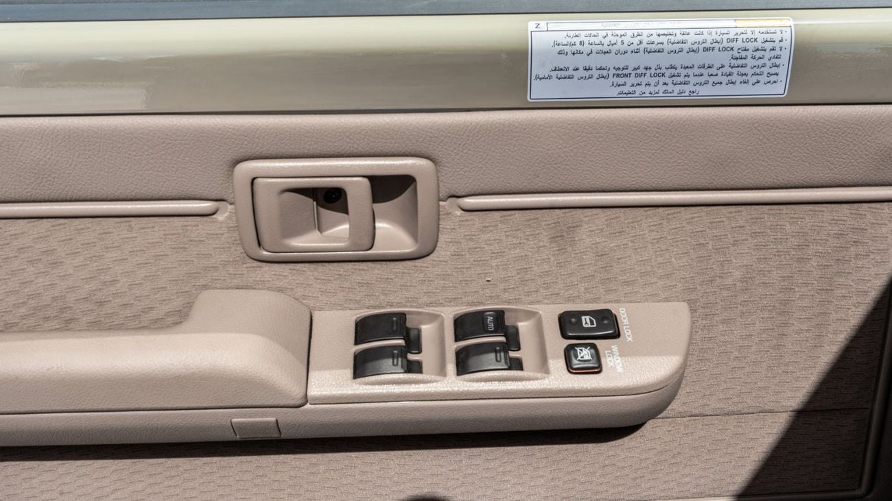 تويوتا لاند كروزر 70 HT VXR 2026 Toyota Land Cruiser LC76 4.0L AT Petrol (Mid Option) Beige