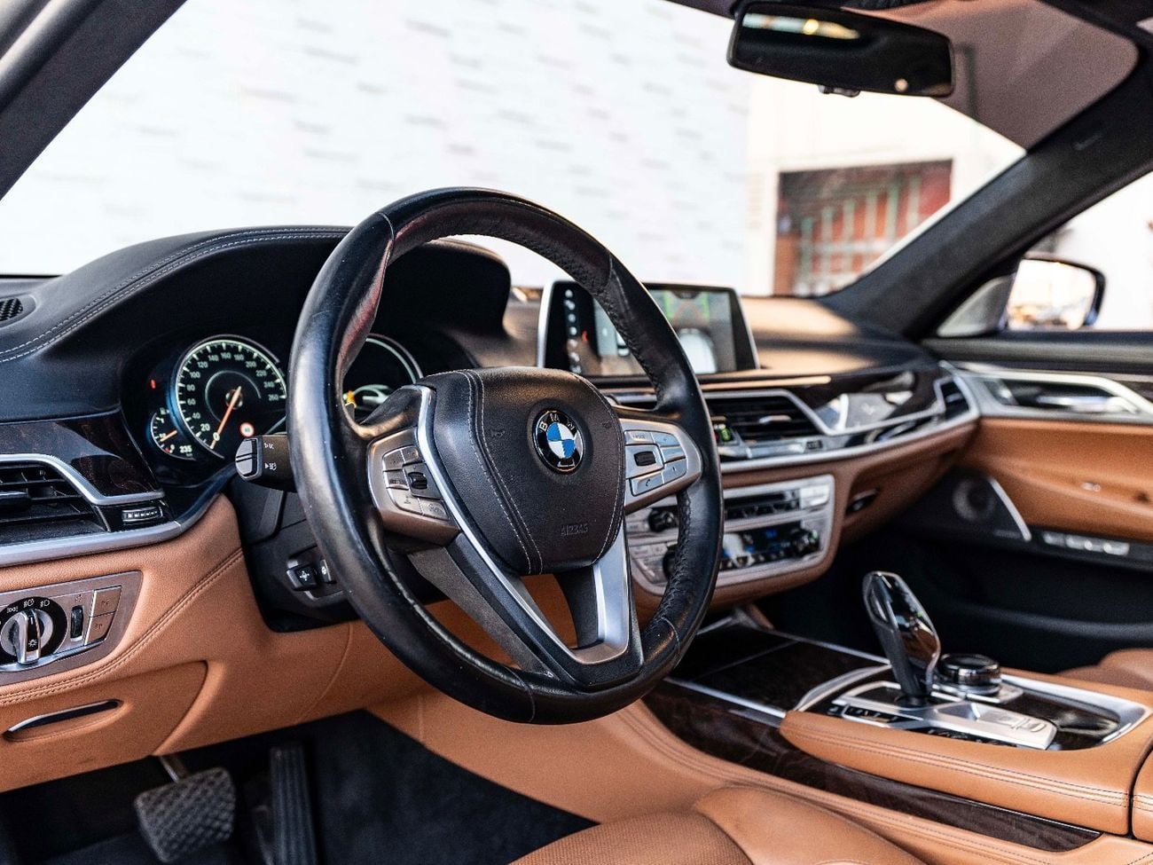 BMW 740Le Efficient in fuel consumption Upto 5 L/100km، high perfornance & Low Kilometres’ Top Options BMW GCC