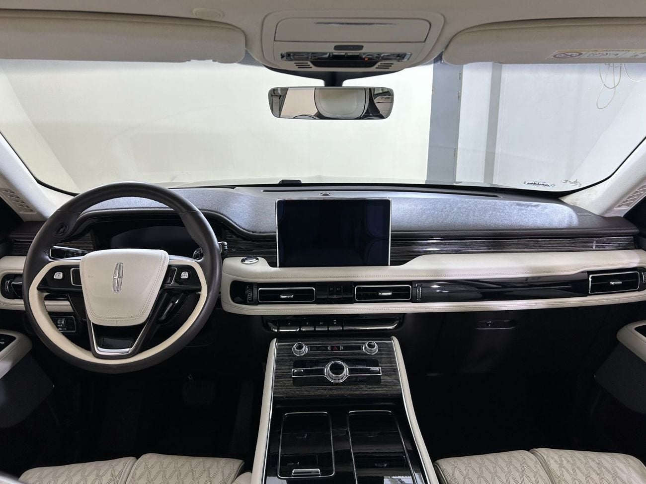 Lincoln Aviator PRESIDENTIAL 3.0L AVI920 / AL TAYER MOTORS/ AL QOUZ SHOWROOM