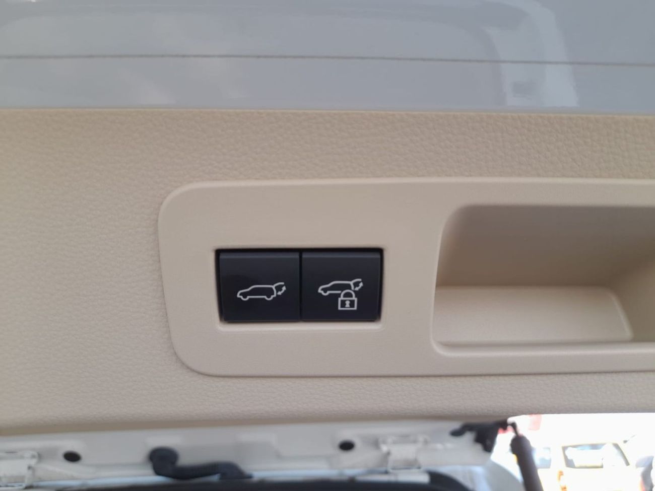 تويوتا لاند كروزر ZX FULL OPTIONS PETROL 7 SEATER TOP RANGE COMPLETE