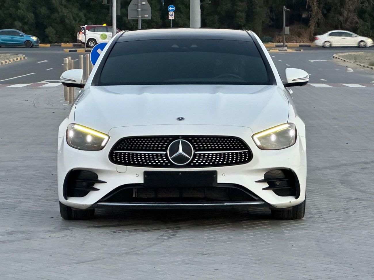 Mercedes-Benz E300 Premium + 2.0L