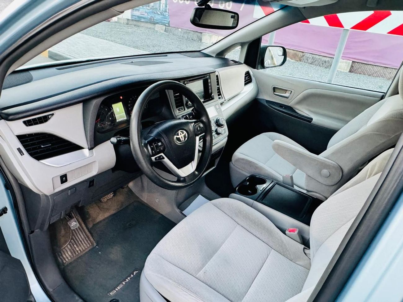 تويوتا سيينا LE