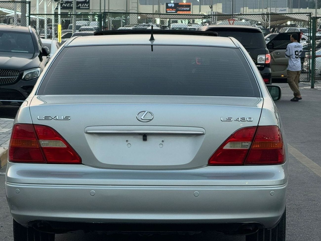 Lexus LS 430 In excellent condition and requires no expenses