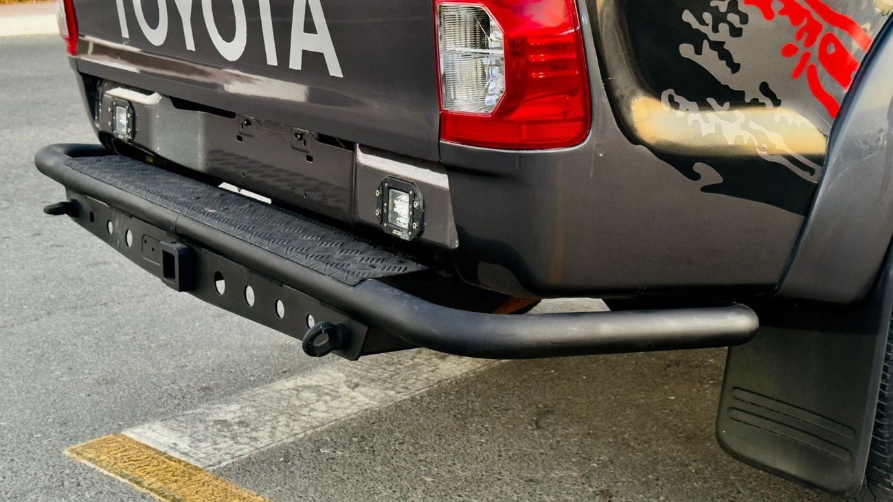 تويوتا هيلوكس PREMIUM CANOPY INSTALLED | ARB BULL BAR | 3.0L DIESEL ENGINE | 2011 | MANUAL TRANSMISSION | RHD