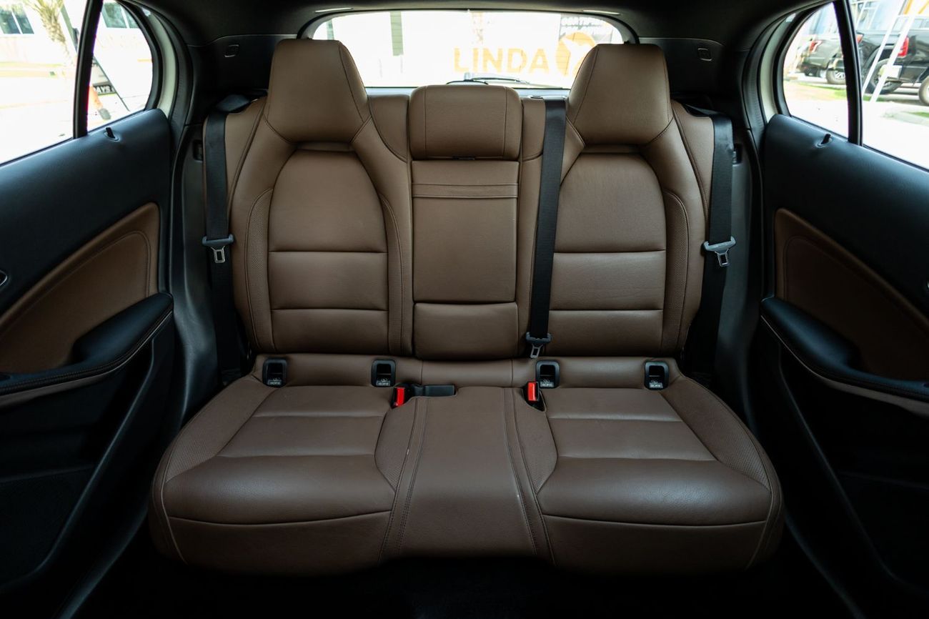 Mercedes-Benz GLA 250 Std 2.0L (211 HP)