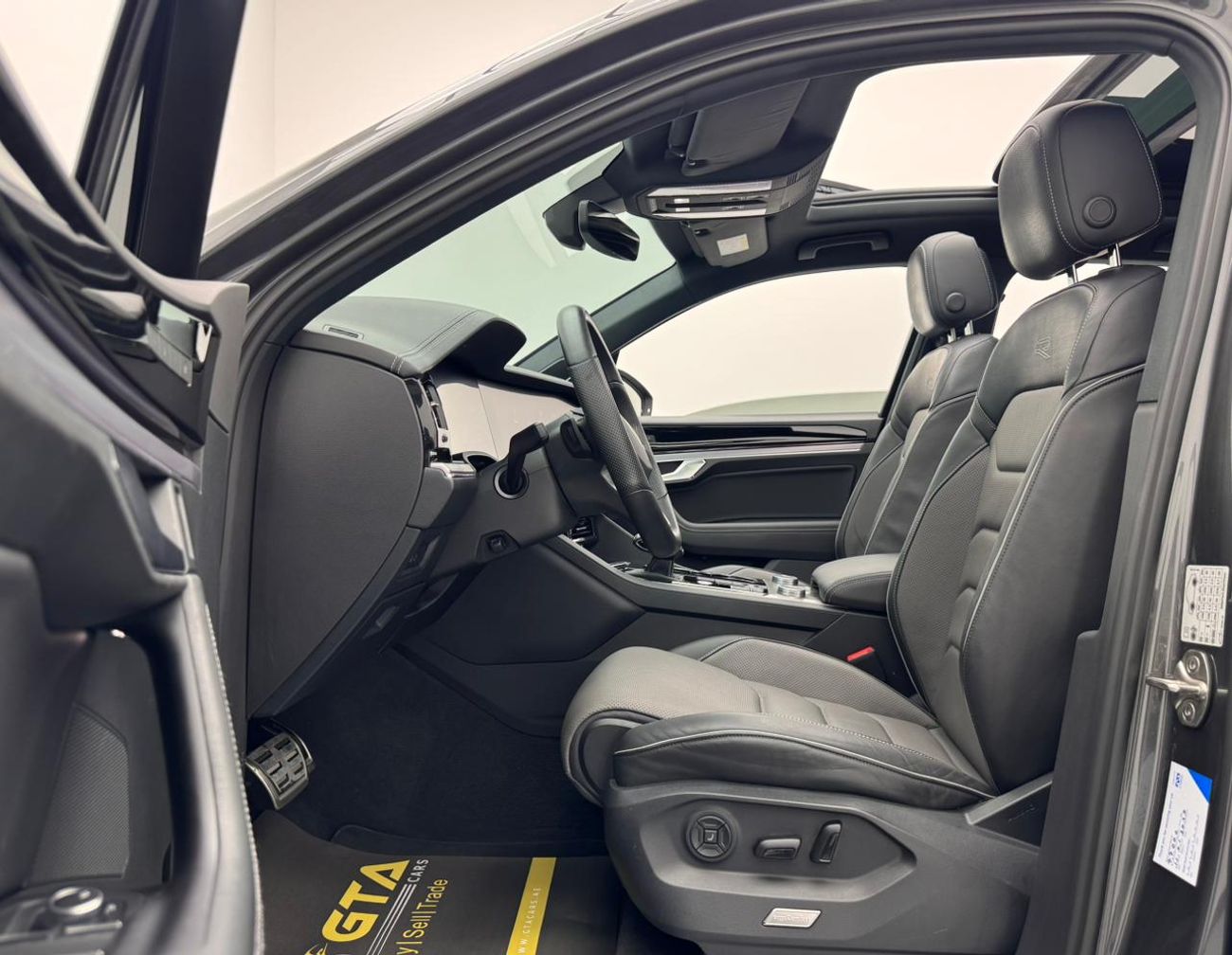 Volkswagen Touareg R-Line 3.0L 4WD 2023 Volkswagen Touareg R-Line, 2026 Volkswagen Warranty, 2028 VW Service Pack, GCC