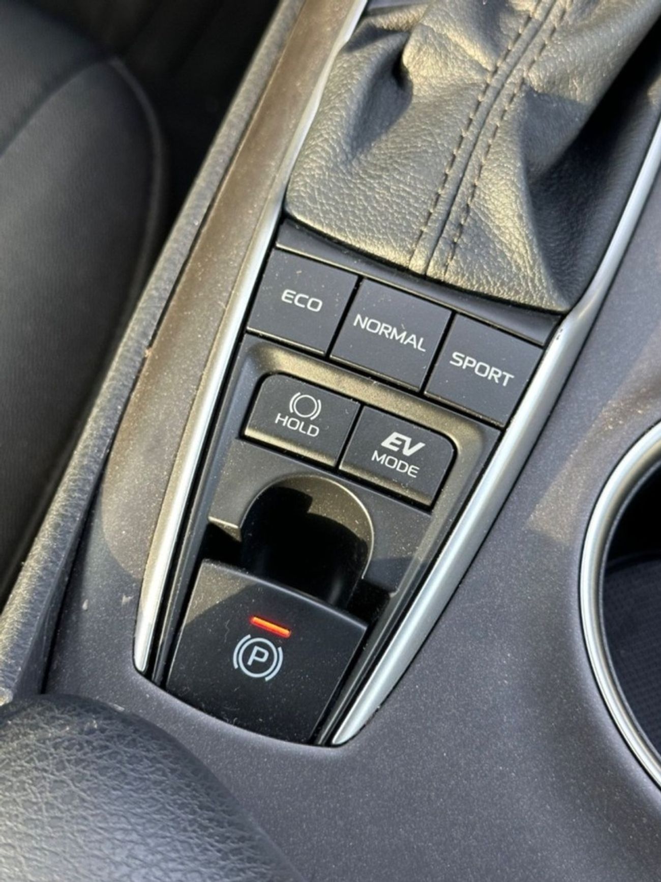 Toyota Camry Hybrid LE HEV 2.5L