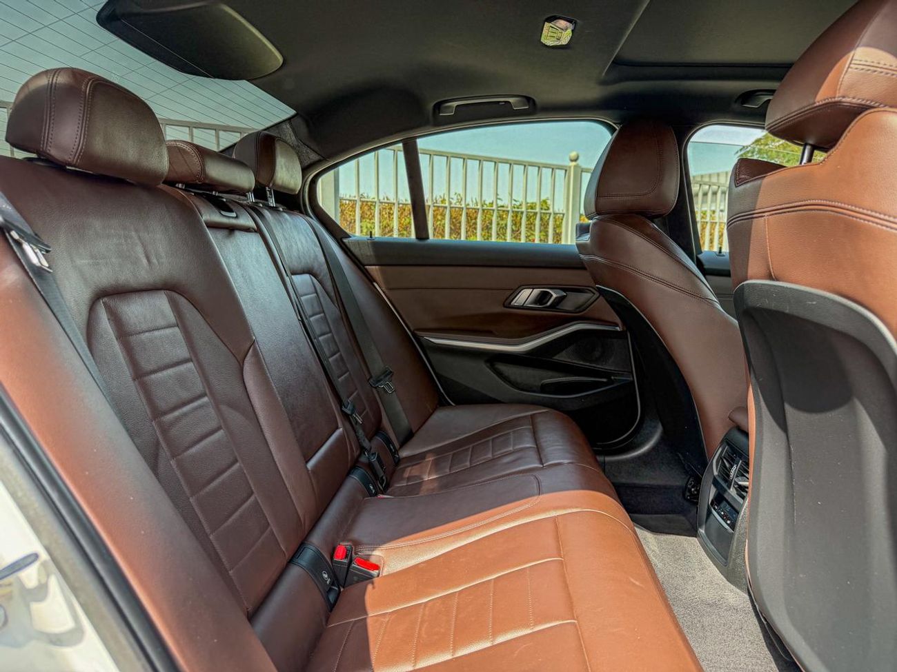 بي أم دبليو 330i Exclusive 2.0L (255 HP)