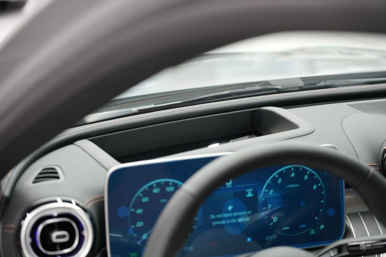 مرسيدس بنز C 200 Mercedes-Benz C 200 Premium  | 2026 GCC 0km | Agency Warranty | AMG Package | 360 View