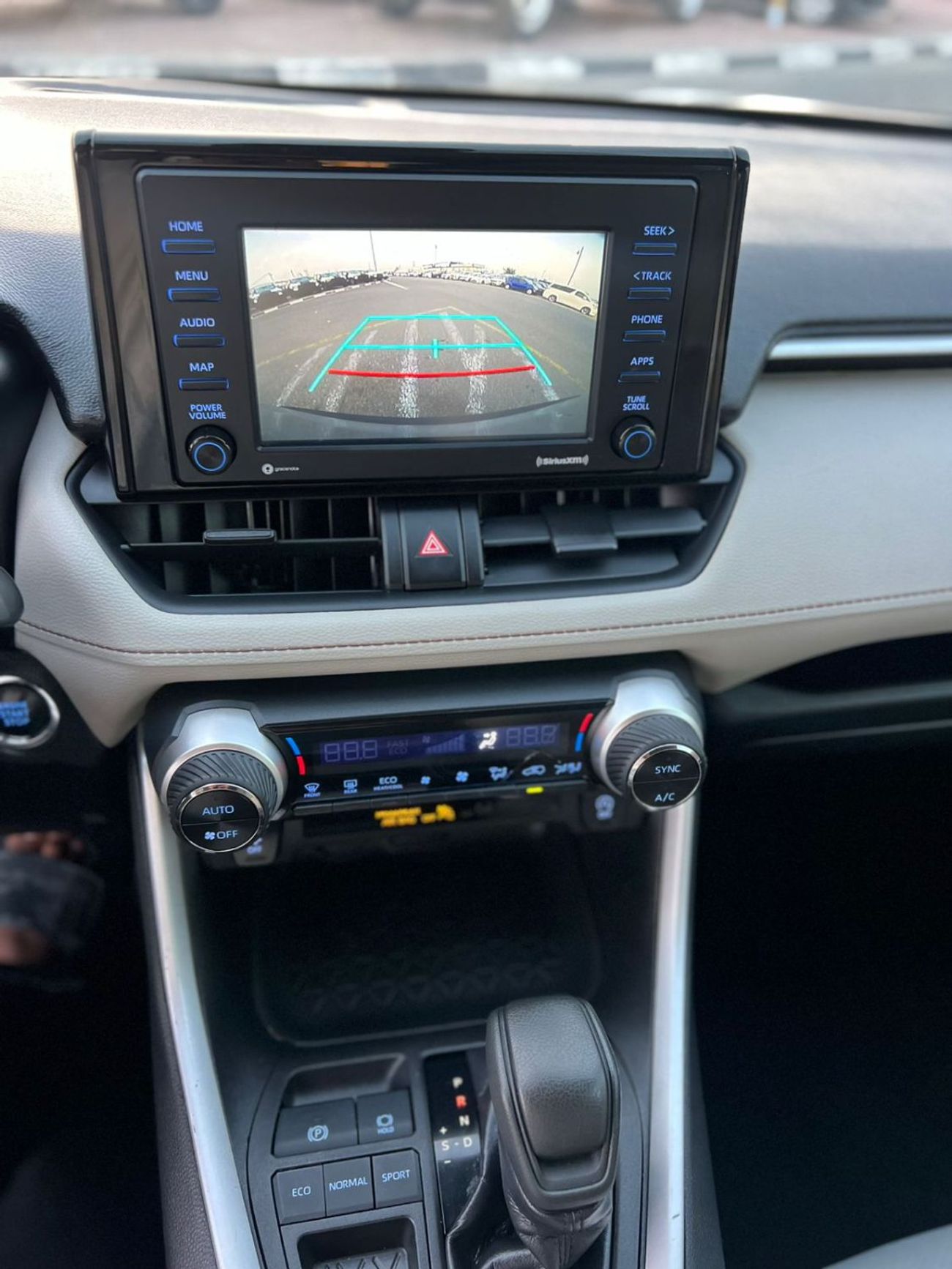 Toyota RAV4 2021 Toyota Rav4 XLE  - 2.5L V4 With Radar - Rear Camera - Leather Seats -