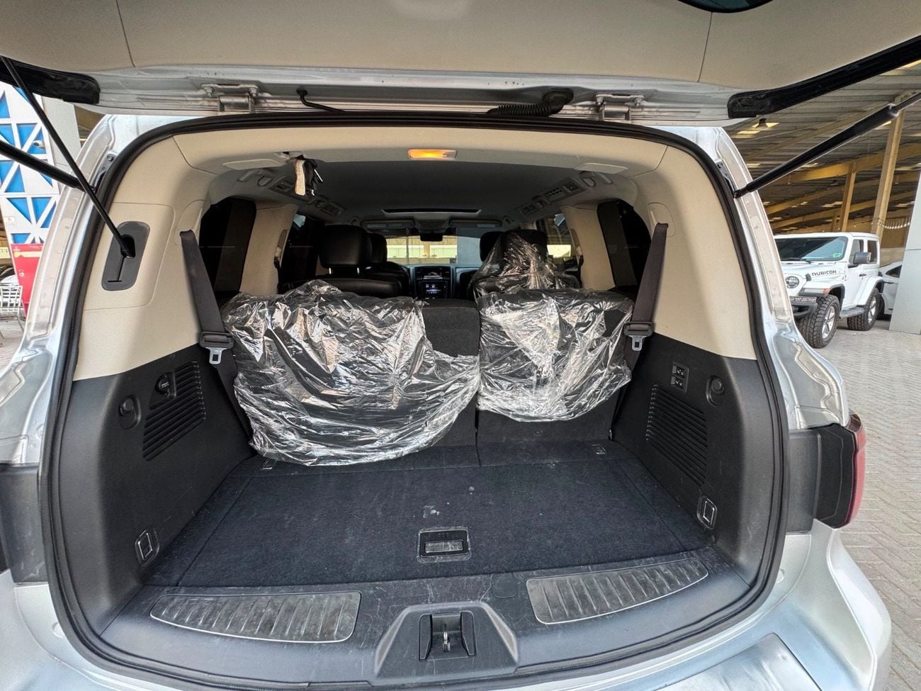 Infiniti QX80 LUXE PROACTIVE