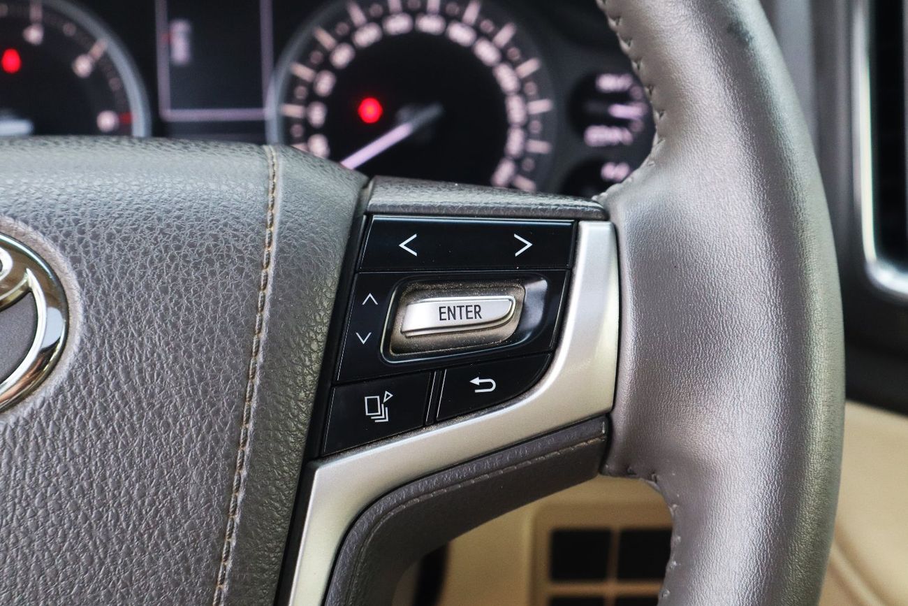 Toyota Land Cruiser VXR 5.7L 4WD