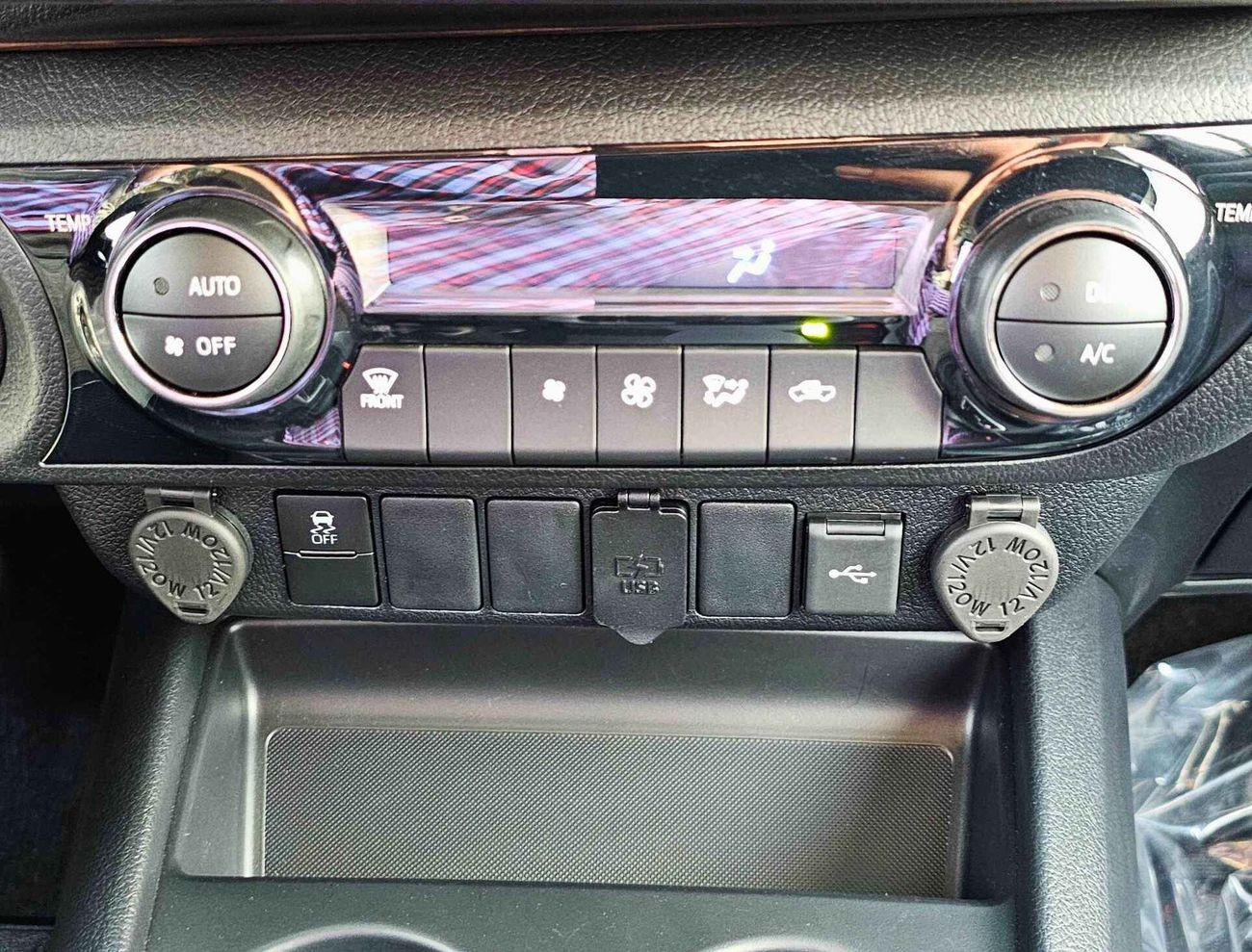 تويوتا هيلوكس 2.7L Petrol / Automatic Gear / FULL OPTION  (CODE # 67998)