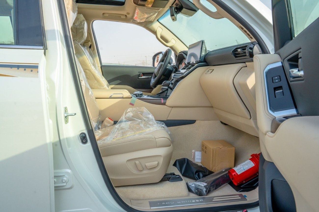 تويوتا لاند كروزر Lc300 VX 4 0L petrol engine 2025 LHD white  with beige interior