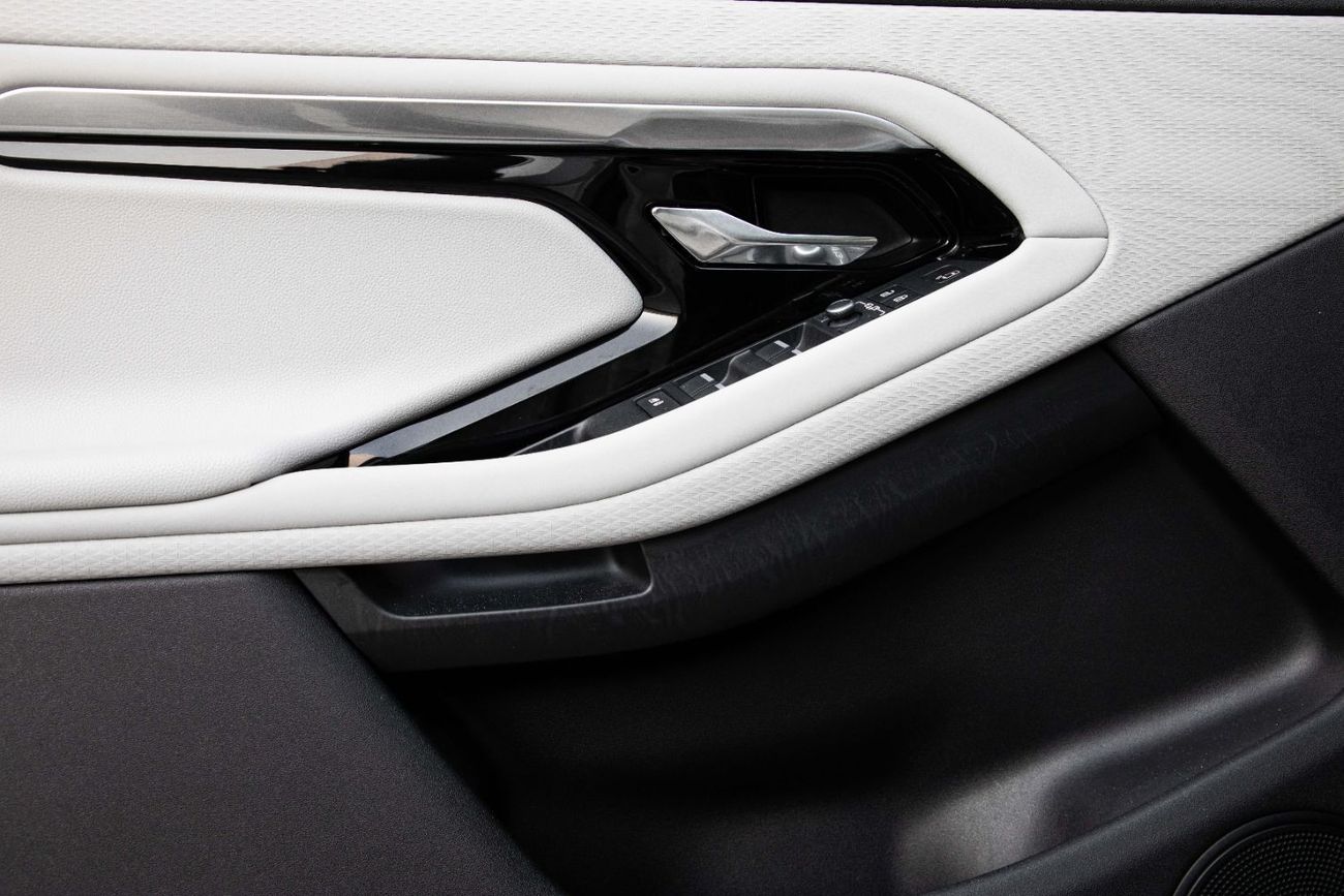 Land Rover Range Rover Evoque P200 R-Dynamic R-Dynamic | 3,819 P.M  | 0% Downpayment | LOW KM'S | STUNNING