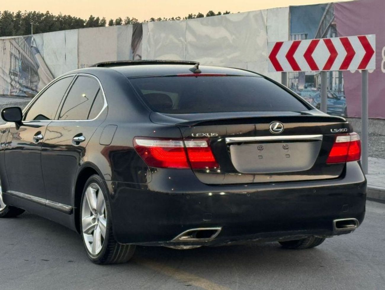 لكزس LS 460 In excellent condition and requires no expense