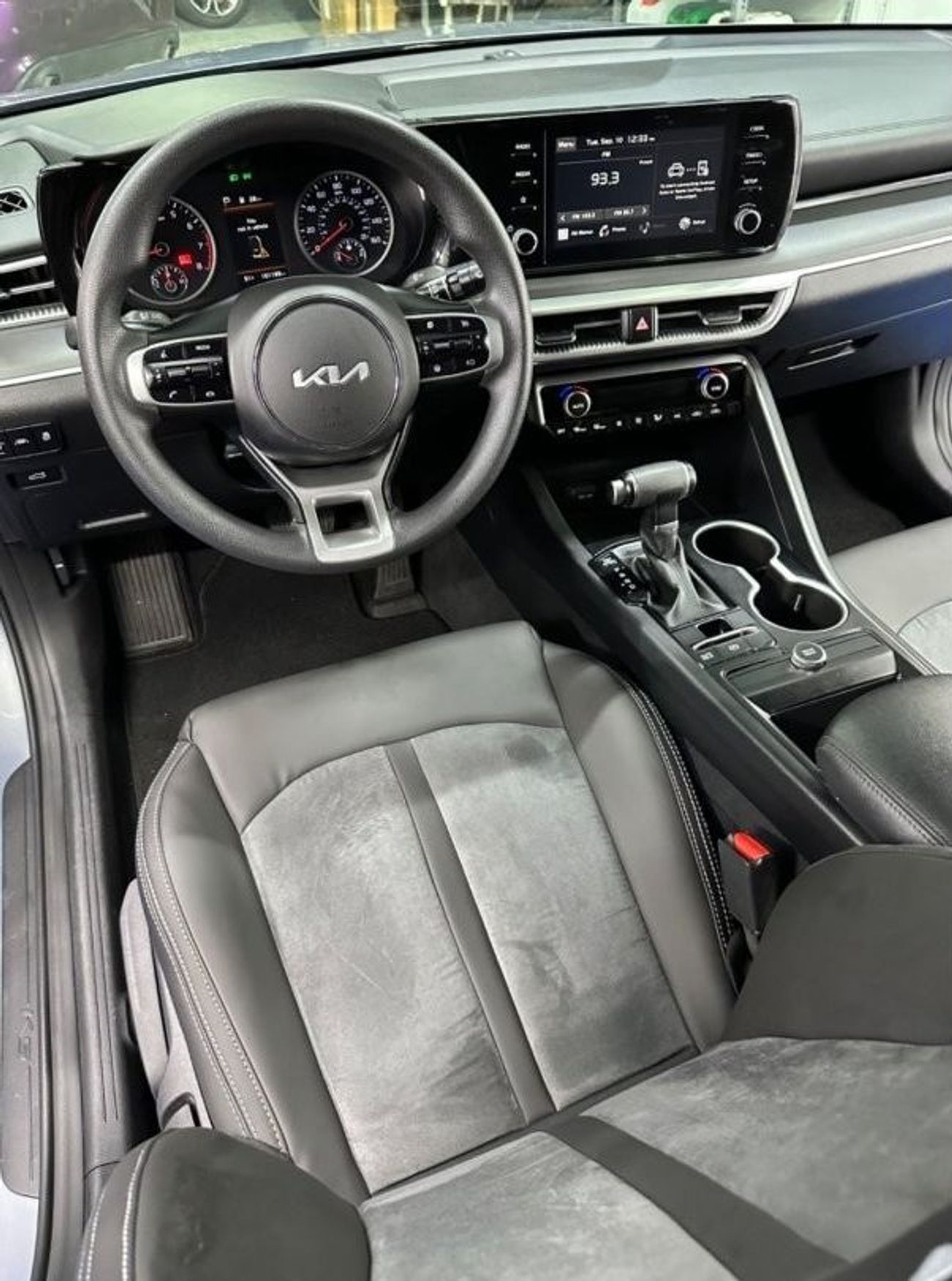 Kia K5 LX Kia K5 2021 1.6 turbo in good condition minimal damage with 100,000 km mileage