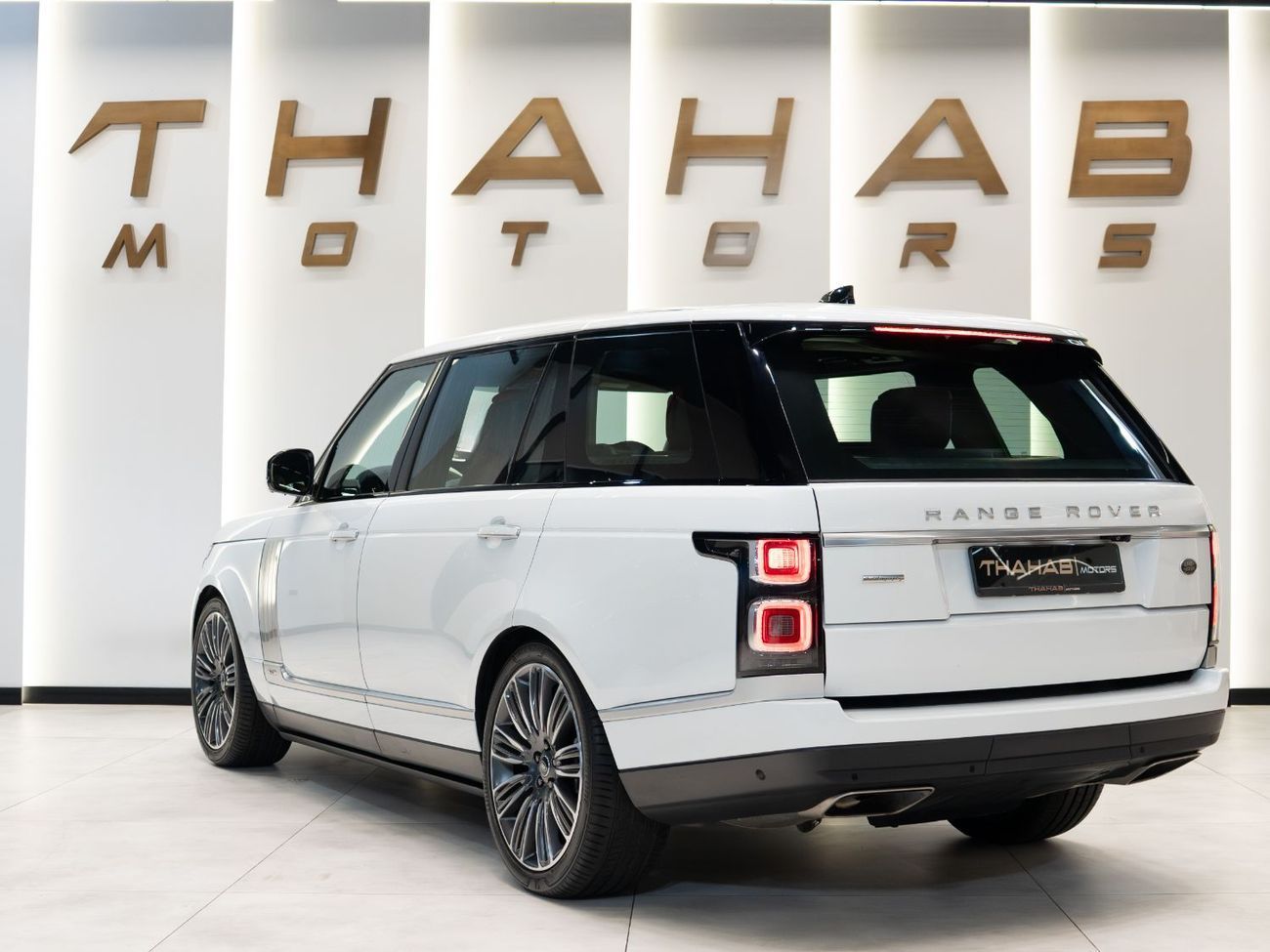 Land Rover Range Rover Autobiography LWB 5.0L FULL-SIZE LUXURY SUV | LONG WHEEL BASE | MORE LEGROOM & COMFORT | FULL OPTION