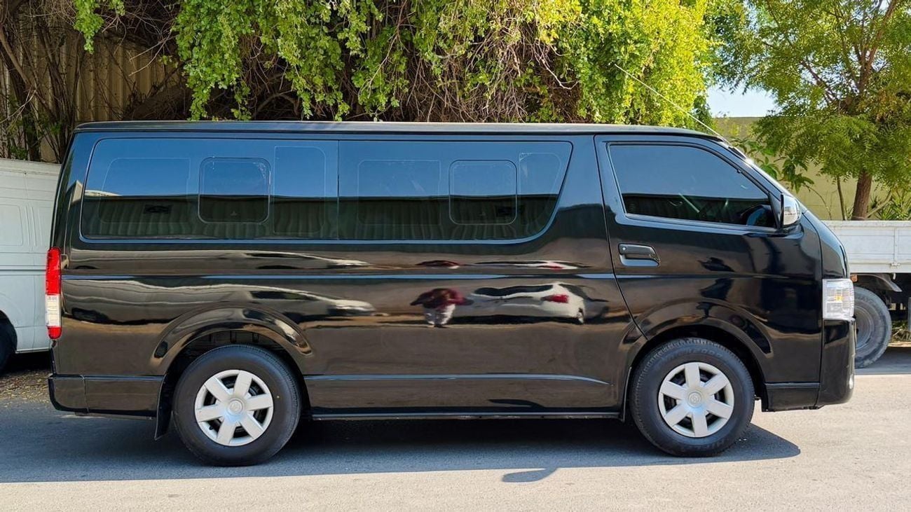 Toyota Hiace 2017 | 2.7L PETROL | AUTOMATIC TRANSMISSION | RIGHT-HAND-DRIVE | 10 SEATERS | DIGITAL REAR VIEW MIRR
