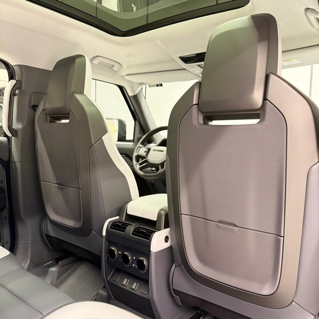 لاند روفر ديفندر OCTA P635 | GCC Specs | 5 years warranty and service