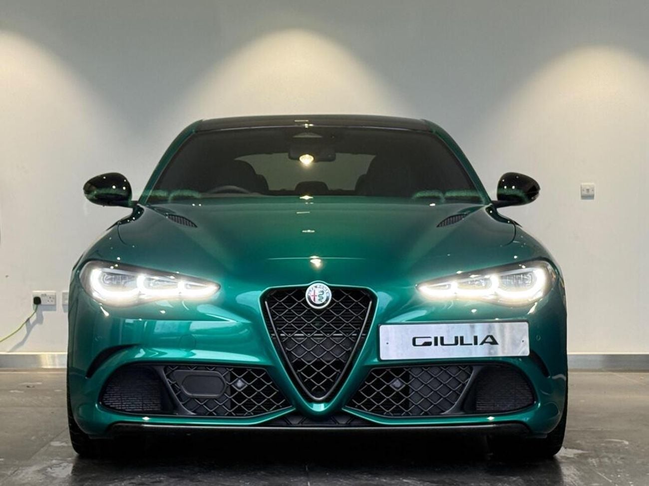 ألفا روميو جوليا 2.9 V6 Bi-Turbo Quadrifoglio Auto Euro 6 (s/s) 4dr (EXPORT ONLY) Right hand drive