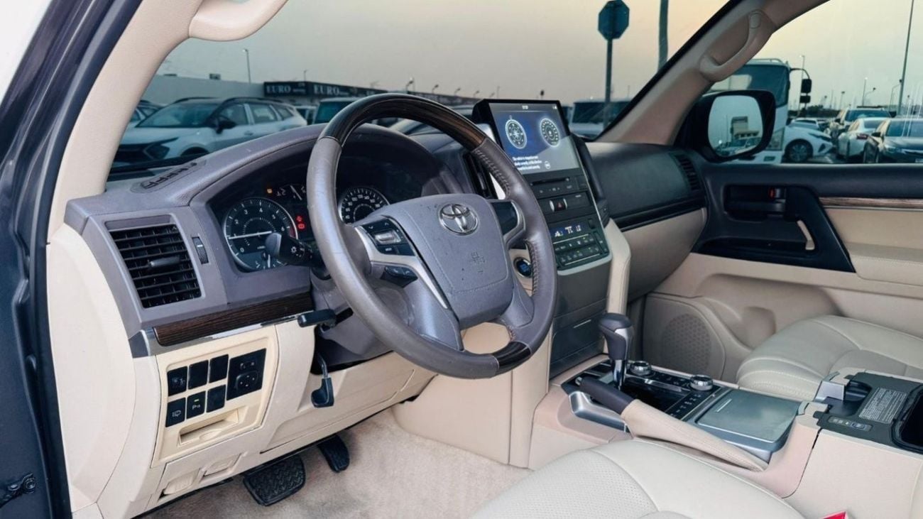 Toyota Land Cruiser PREMIUM CONDITION | 4.0L PETROL | SUNROOF | LHD | 2020 | COOL BOX | REAR VIEW CAMERA