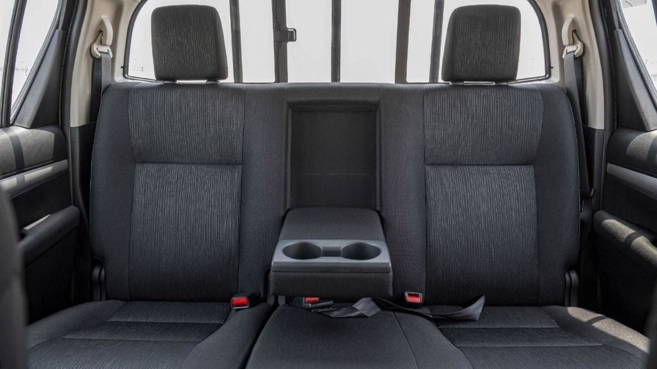 تويوتا هيلوكس Toyota Hilux 2.4L Diesel AT 4x4 Full Option 2025