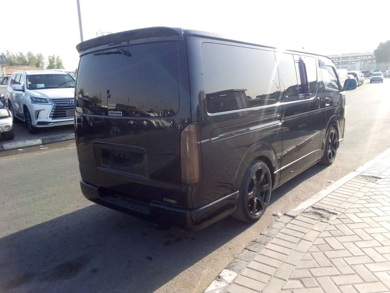 تويوتا هاياس TOYOTA HIACE VAN RIGHT HAND DRIVE (PM1648)