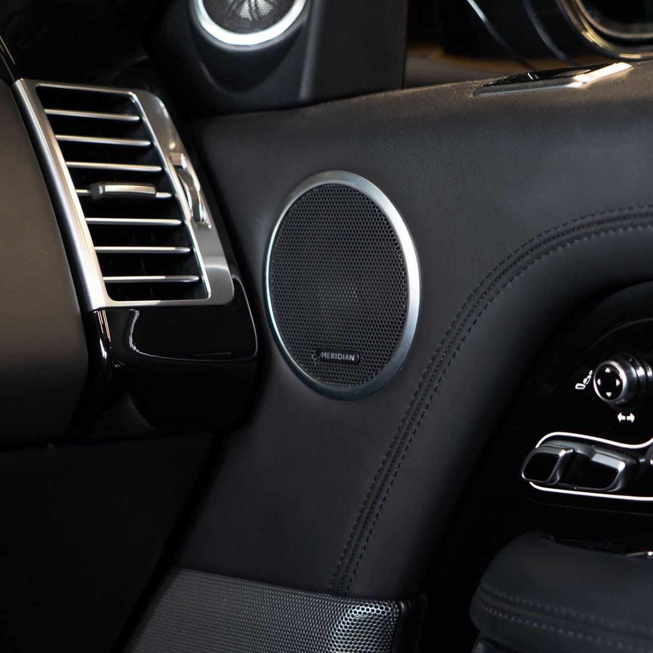 لاند روفر رينج روفر AED 2,969  P.M • 0% Downpayment • Rover Range Rover Vogue SE P525 • 1 Year Warranty