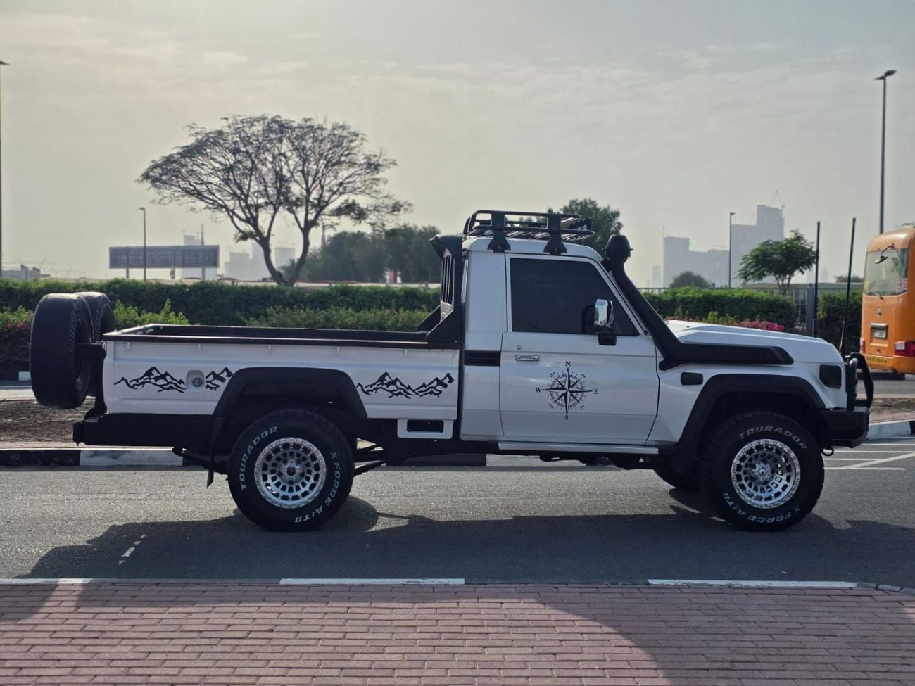 تويوتا لاند كروزر بيك آب -