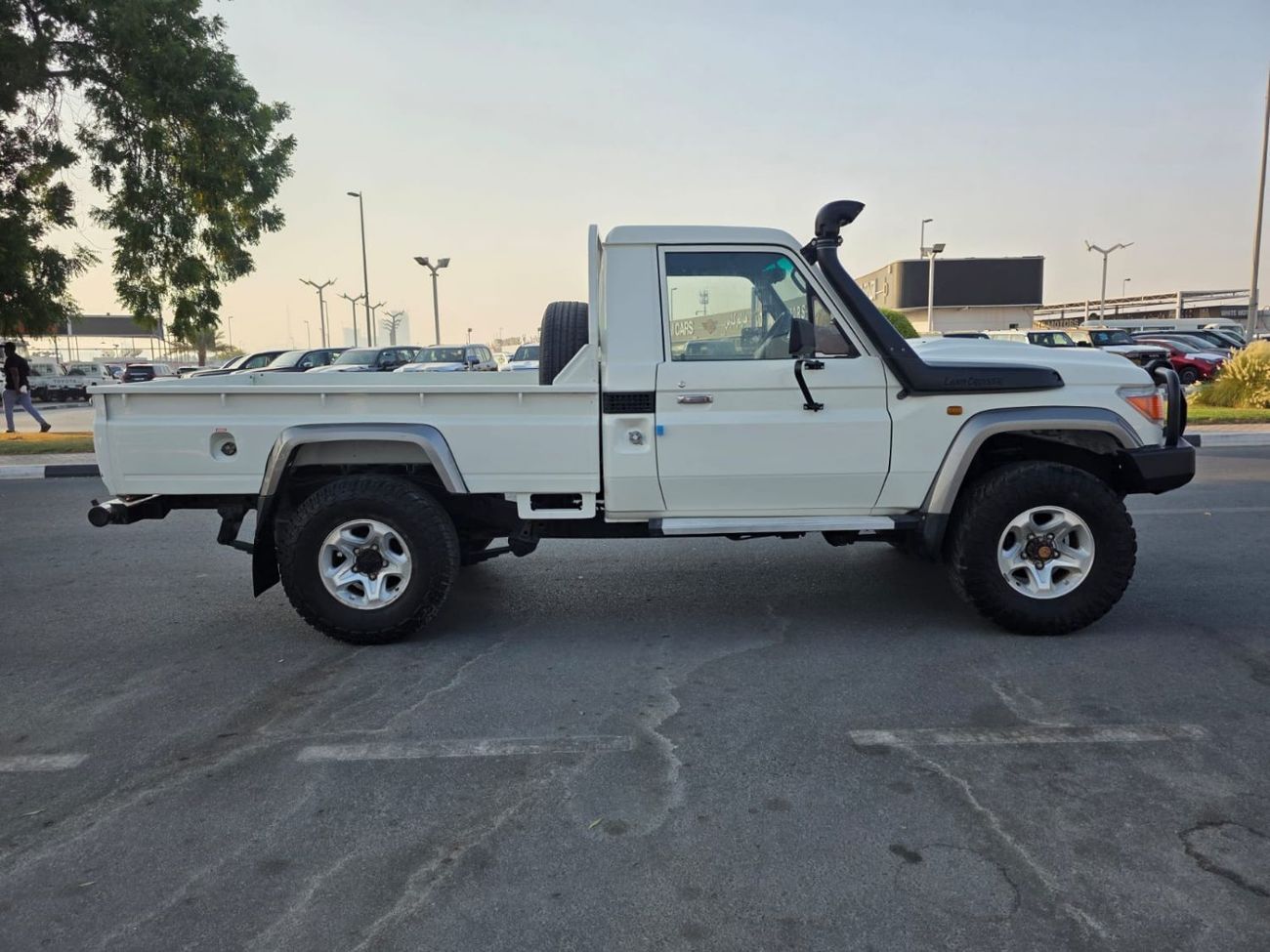 تويوتا لاند كروزر بيك آب diesel 4.5 liter ,right hand drive ,only for export available