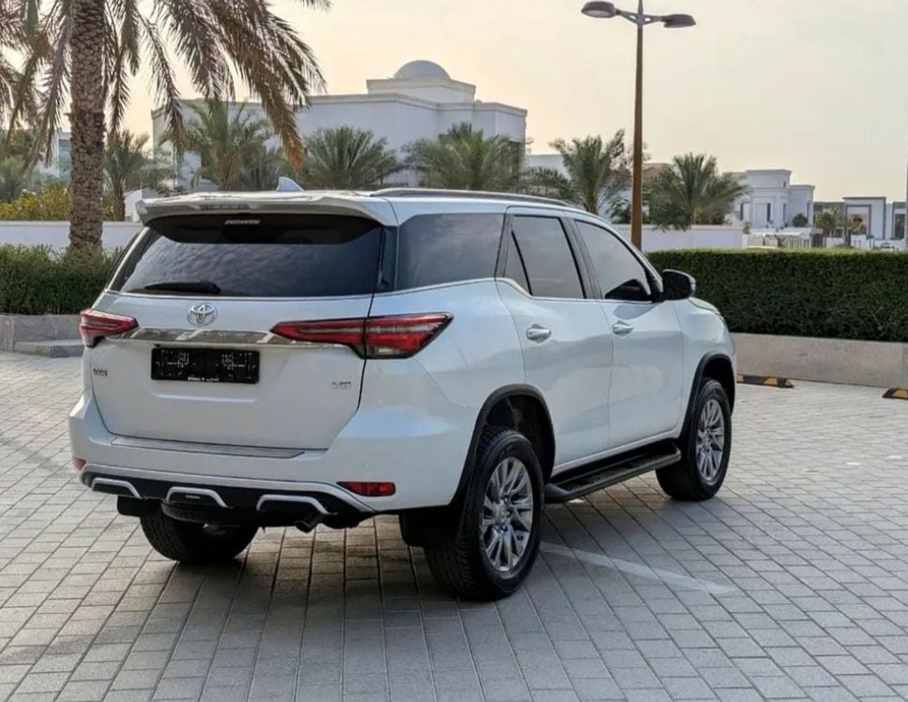 تويوتا فورتونر VXR Toyota Fortuner 2023 Model VXR 4.0L v6 full option petrol Engine Colour White push start Transmissio