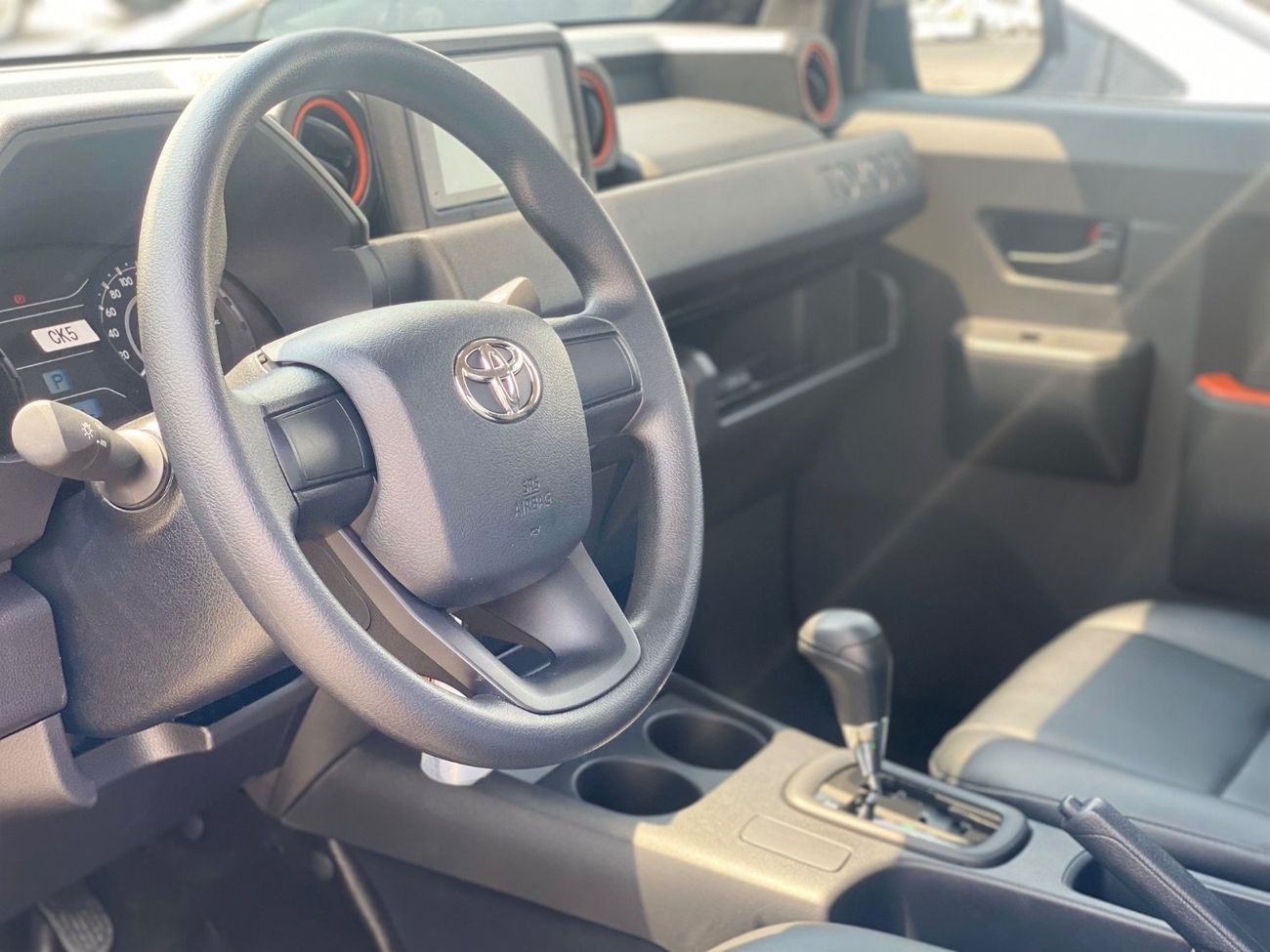 تويوتا تاماراو S/cab P/up 4x2 2.4L Diesel - A/T - 25YM