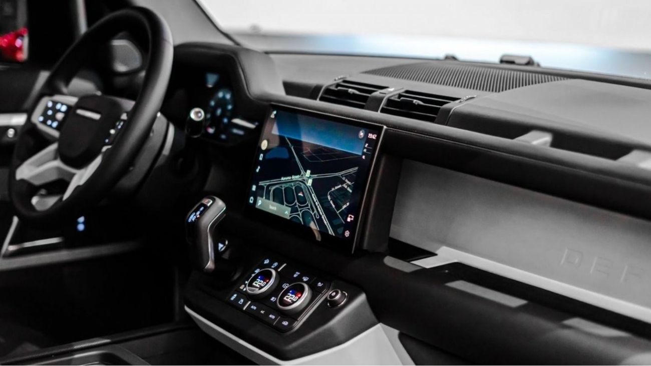 Land Rover Defender 2024 Land Rover Defender 110 P400 SE, 2028 Land Rover Edition, County Pack, Low KMs, GCC