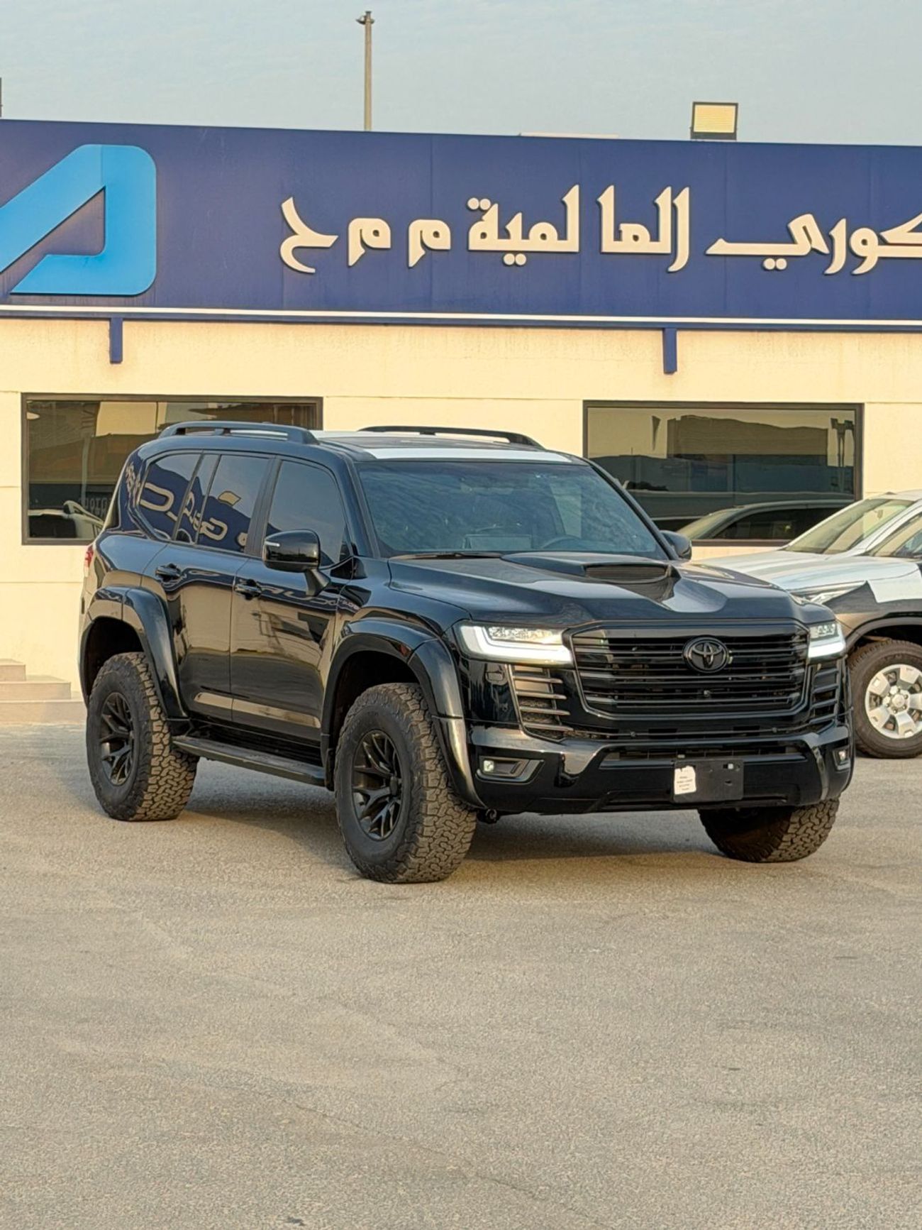 Toyota Land Cruiser VXR WITH OFFROAD EDIRTION KIT