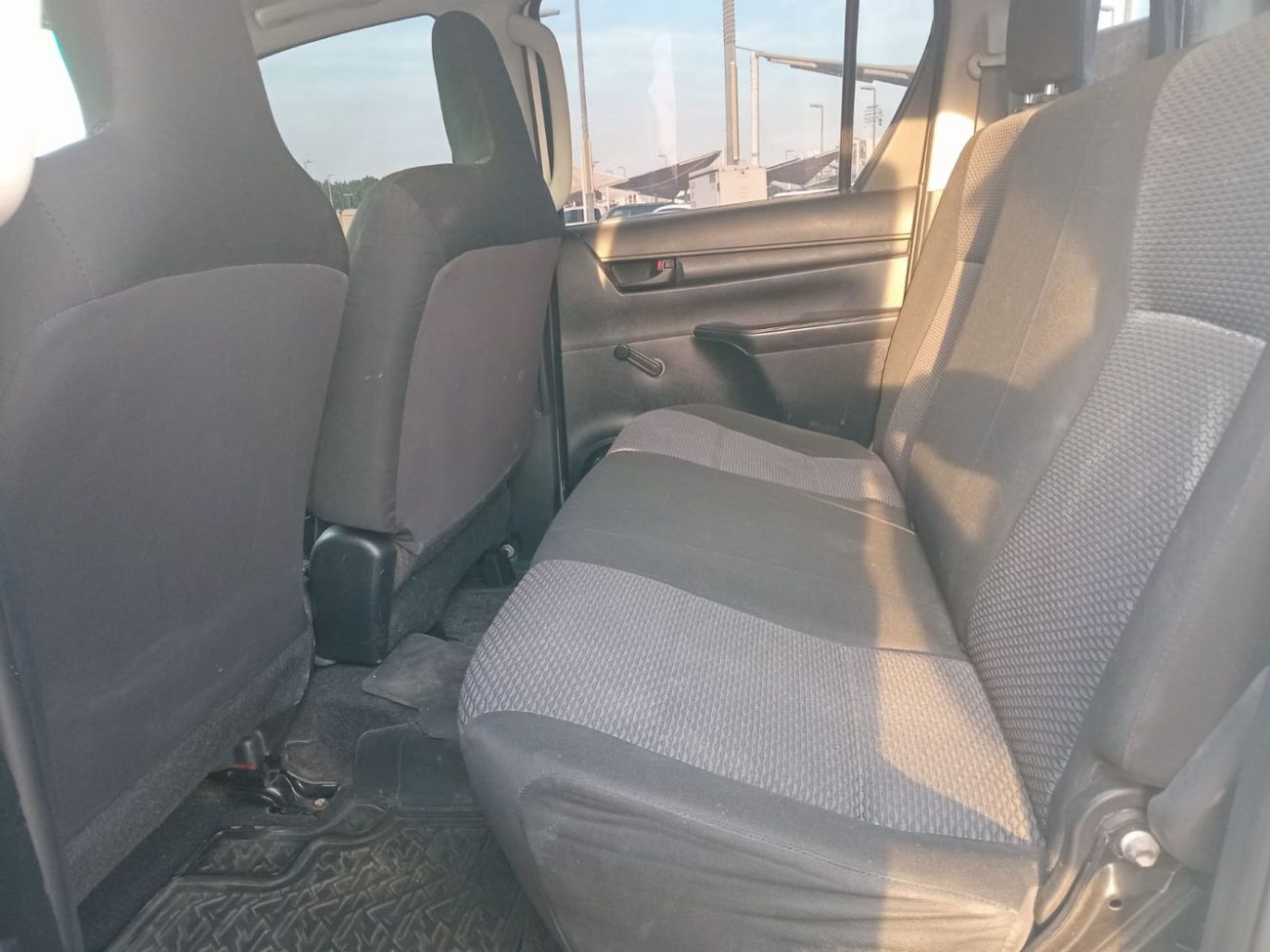 Toyota Hilux DC 2.4L 4WD DIESEL MANUAL TRANSMISSION