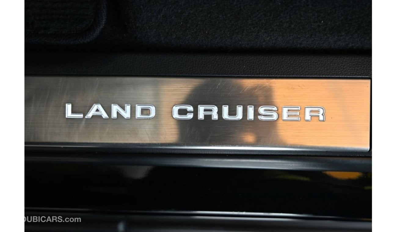 Toyota Land Cruiser VXR Land Cruiser VX-R - Twin Turbo - Al Futtaim - Service + Warranty - Original Paint - Red Interior