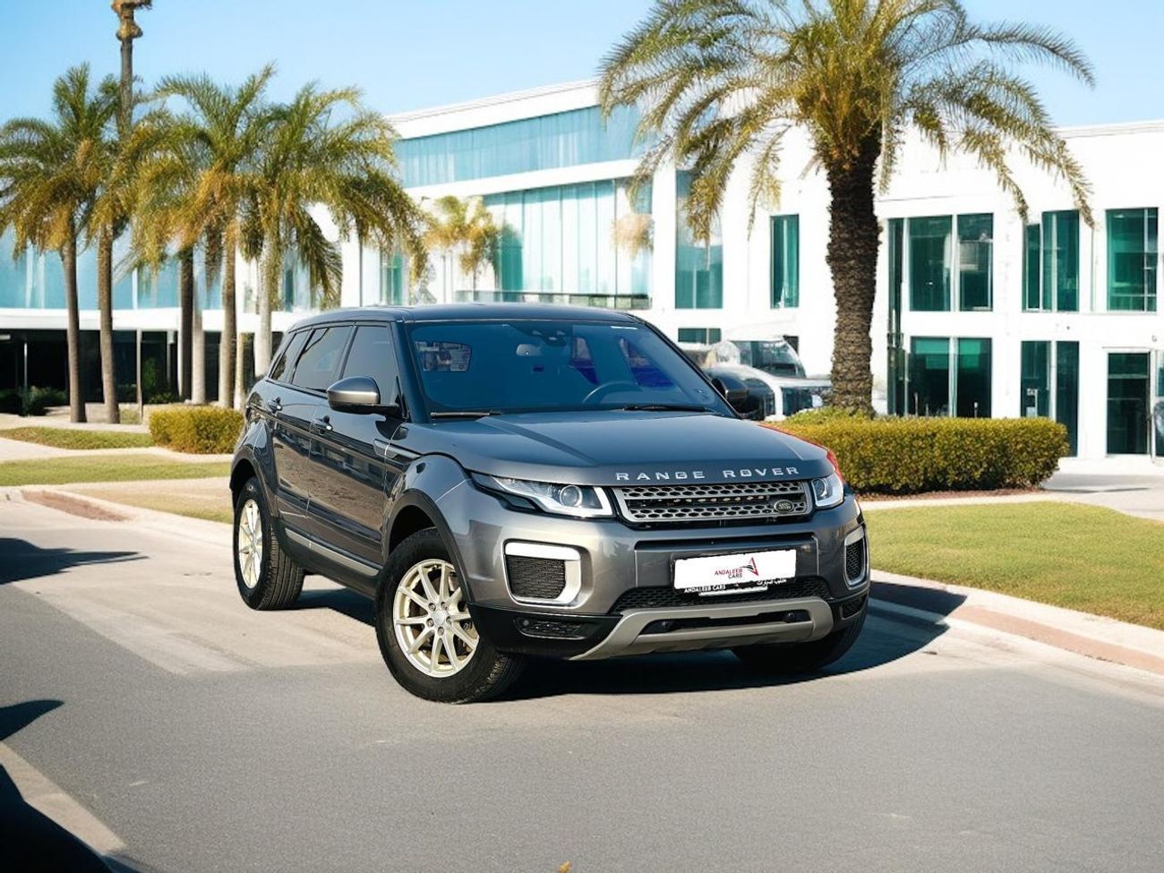 لاند روفر رانج روفر إيفوك SE 2.0L SUV (5 Door) | 2016 | GCC SPECS | AED 1,220 PER MONTH