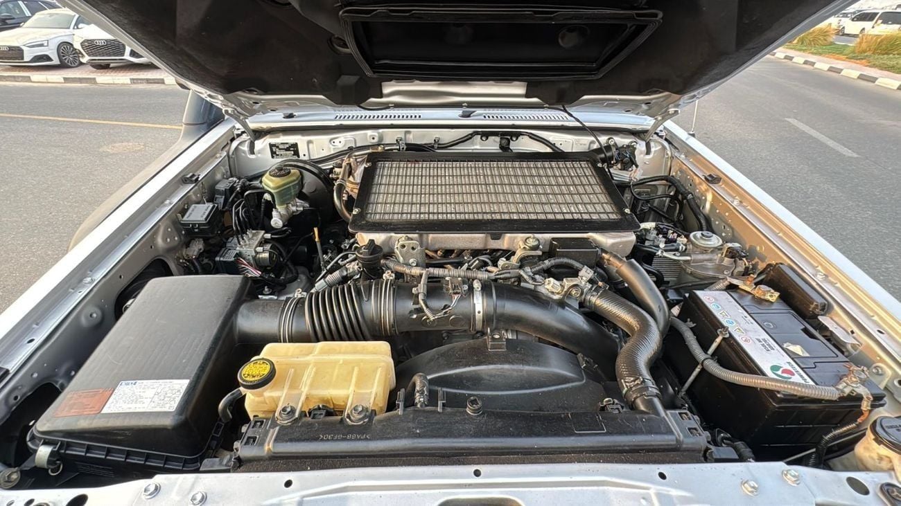 Toyota Land Cruiser Pick Up MANUAL TRANSMISSION | 4WD | SINGLE CAB | 4.5L DIESEL ENGINE | BULL BAR WITH FOCUSED LED LIGHTS