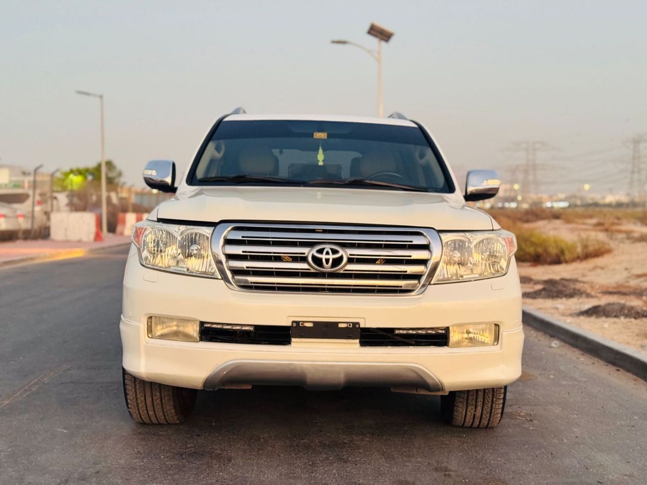 Toyota Land Cruiser Left hand drive ,4.0 liter .V6 ,white ,Color 2011 Model ,only for export available
