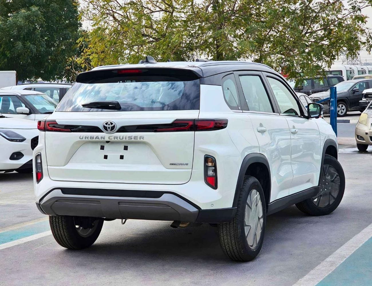 تويوتا أوربان كروزر GLX NEODRIVE DUAL TONE / 1.5L PETROL V4 / PANORAMIC ROOF / HEADS UP DISPALY / 360*CAMERA (CODE # UB1