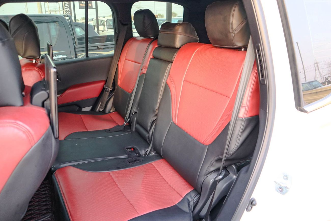Toyota Land Cruiser VXR 3.5L 2023 Toyota Land Cruiser VXR (3.5L Twin-Turbo V6, Full Option, White Exterior, Red Interior
