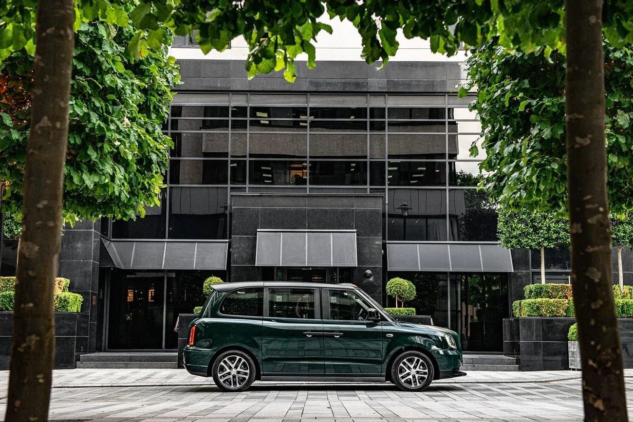 أل اي في سي TX LEVC TX5 TAXI Hybrid-Electric KAHN CONVERSION (EXPORT ONLY) RIGHT HAND DRIVE